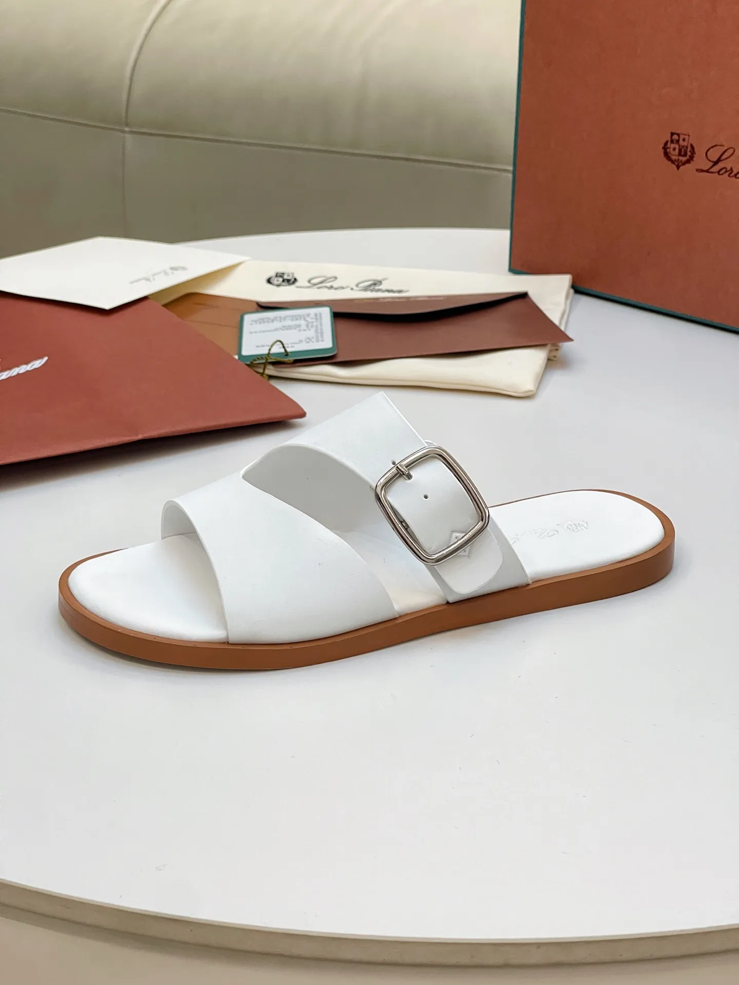 Men's shoes 💰420 Loro Piana, LP's popular spring and summer slippers are synchronized with the new counters, uppers are imported cowhide fabrics from Italy, high-quality splicing technology, soles: original soles specially provided by the original factory, exclusive molded soles are super comfortable, original factory orders, 🔍🔍high quality, you can go in and out of the counter at will, welcome to compare, code number 39-44 (order 38 45 46)